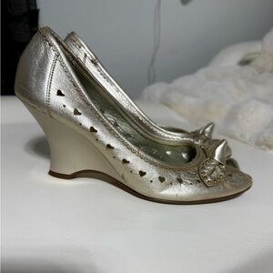 ANDREA FENZI Silver Heart Cutout Wedges